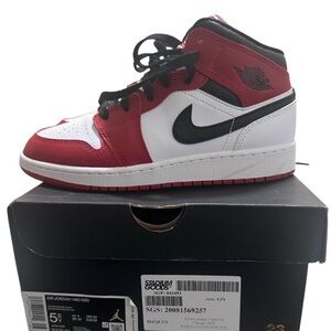 Nike Air Jordan Retro 1 “Chicago”